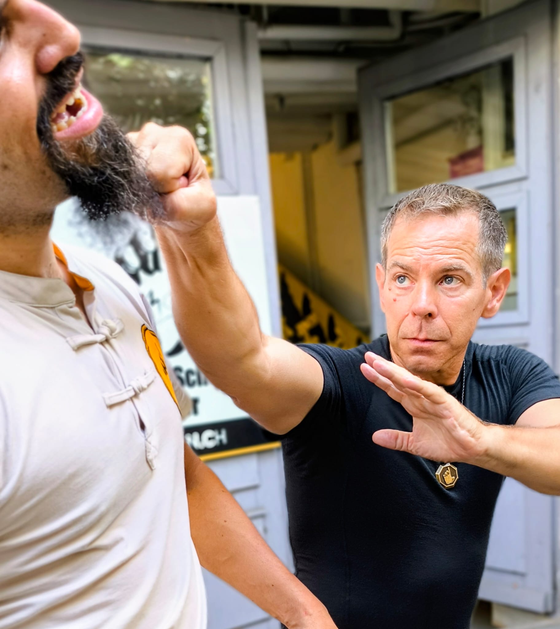 Sifu Martin Sewer erklärt warum es im heutigen Kampfsport Regeln gibt. Zum Schutz der Athleten. Wir unterrichten im Mo Gwoon die echte Science Combat.