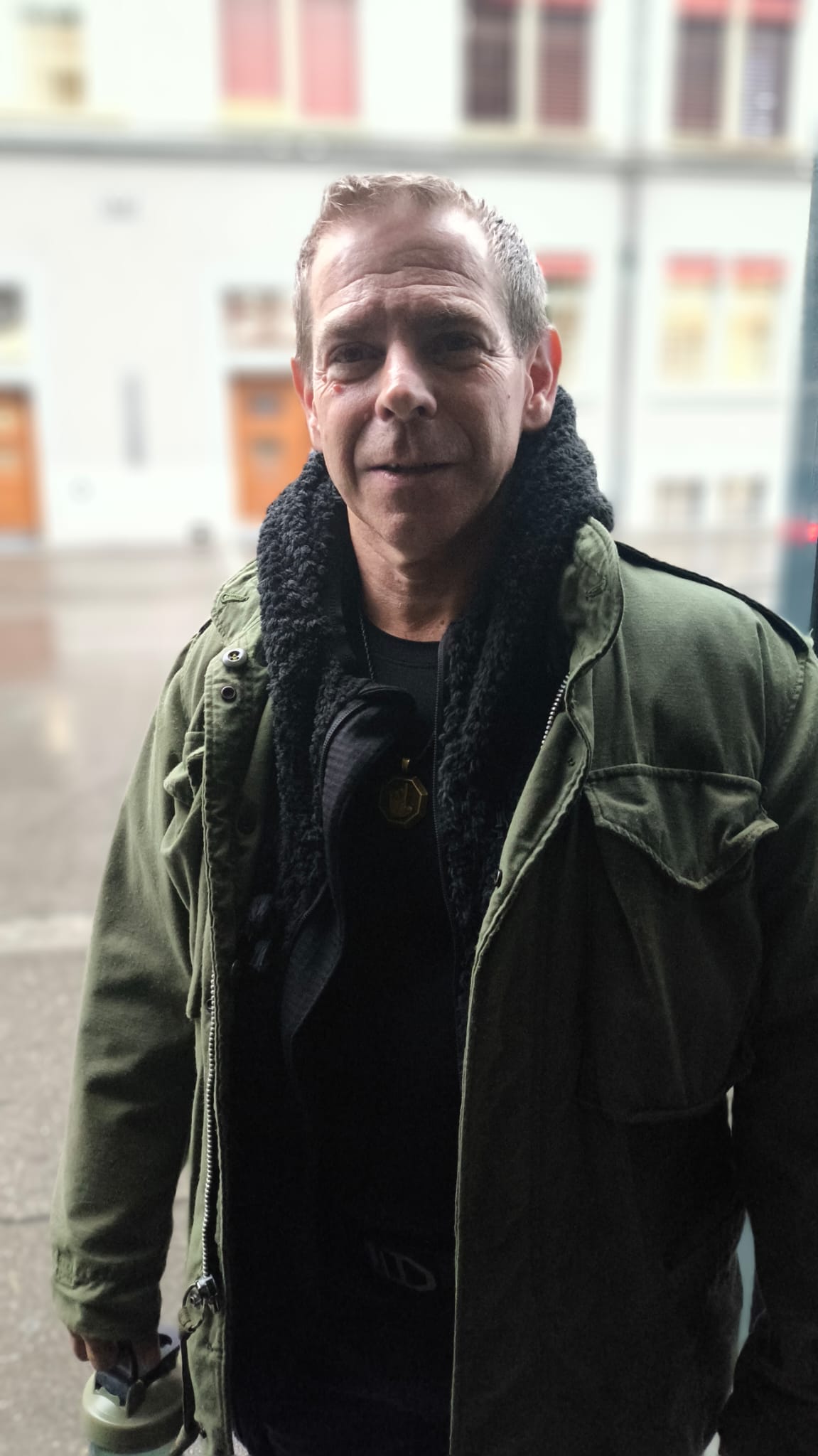 Nach einem Intensiven Kung Fu Tag, macht auch Sifu Martin Sewer pause zuhause.